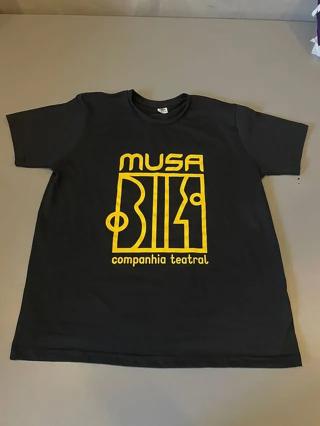 Camiseta preta personalizada para companhia teatral