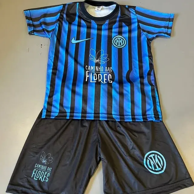 Kit azul e preto de camisa e short para interclasse
